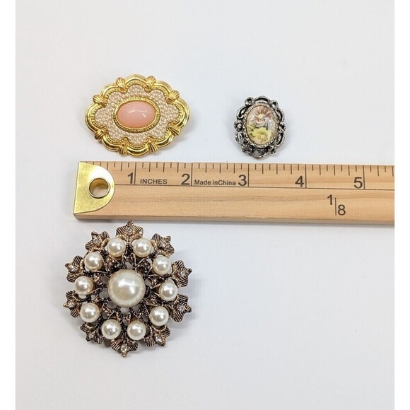 3 Vintage Brooch Avon Victorian Spring Faux Pearl Hand Painted Pin Romantic - Picture 13 of 14